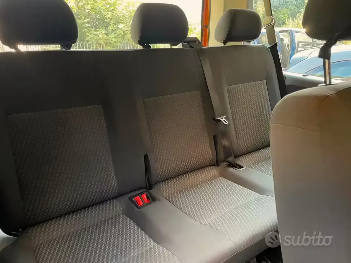 Usata VW Caravelle 102 CV (75 kW) 2010 Furgone
