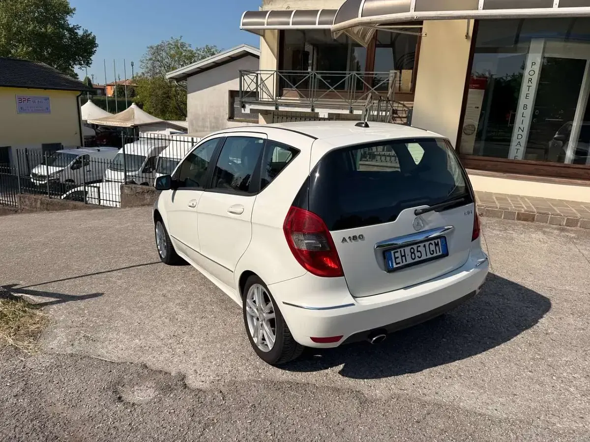 Occasion Mercedes A180 Avantgarde 109 ch (80 kW) 2010 Blanc Monospace