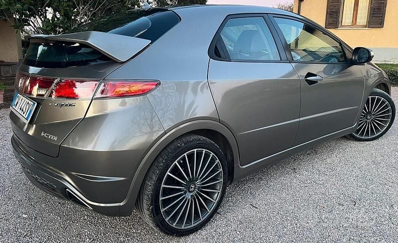 Usata Honda Civic Comfort 140 CV (102 kW) 2005 Berlina