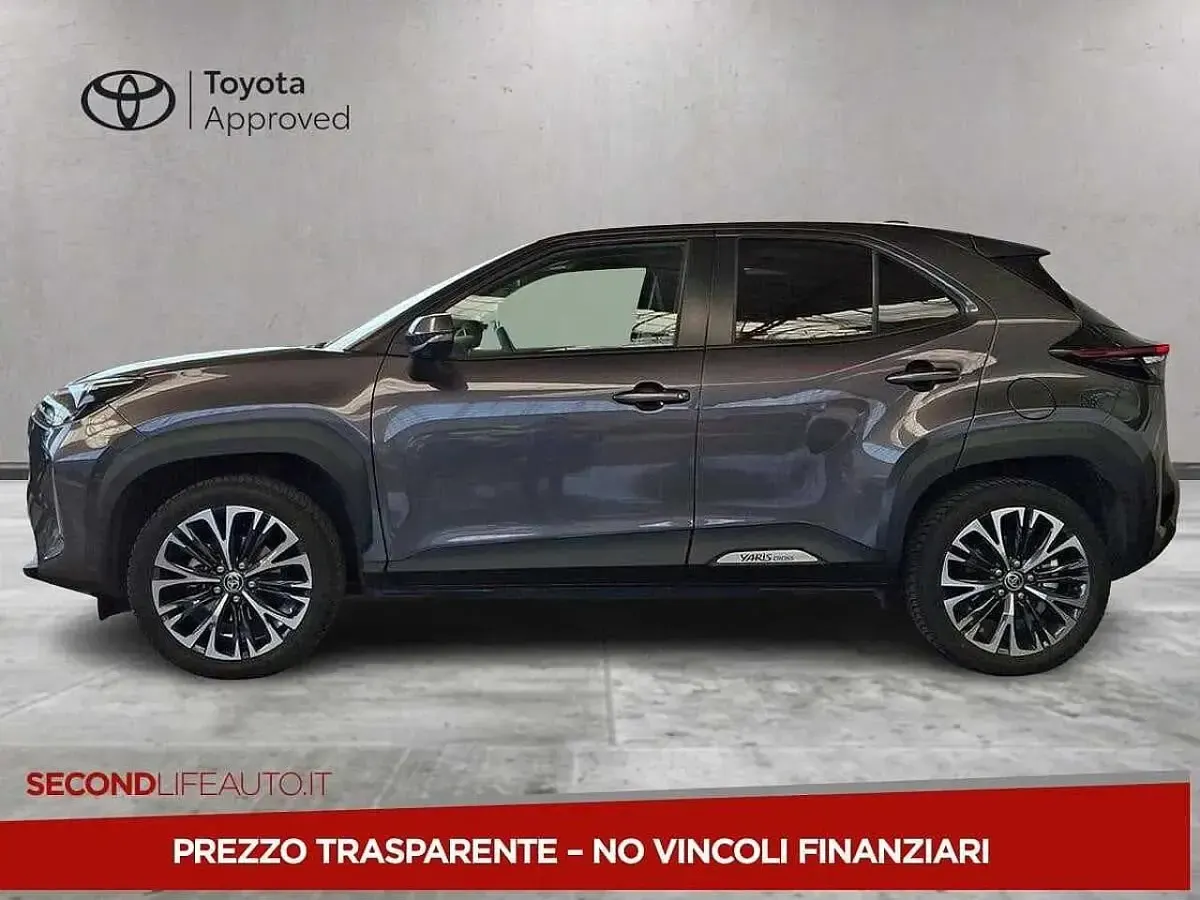 Usata Toyota Yaris Lounge 116 CV (85 kW) 2022 Grigio Utilitaria