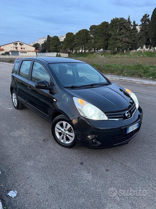Usata Nissan Note Tekna 90 CV (66 kW) 2011 Nero Utilitaria