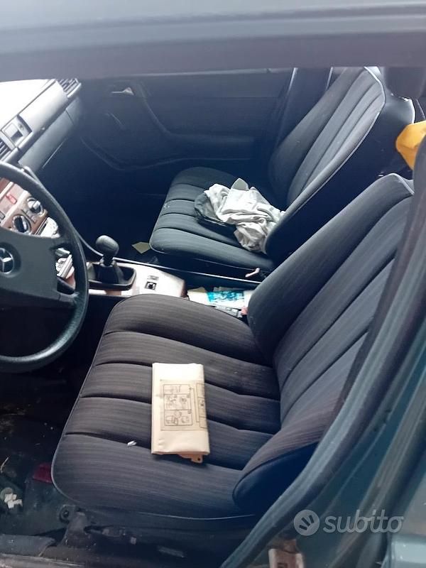 Usata Mercedes 250 1988 Verde Berlina