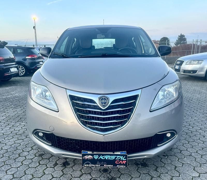 Usata Lancia Ypsilon 84 CV (61 kW) 2012 Beige Utilitaria