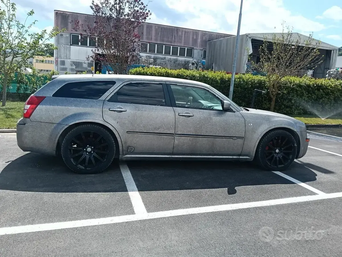 Usata Chrysler 300C Touring 218 CV (160 kW) 2009 Grigio Station wagon