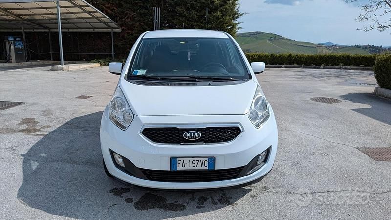 Usata Kia Venga Active 90 CV (66 kW) 2015 Bianco Utilitaria