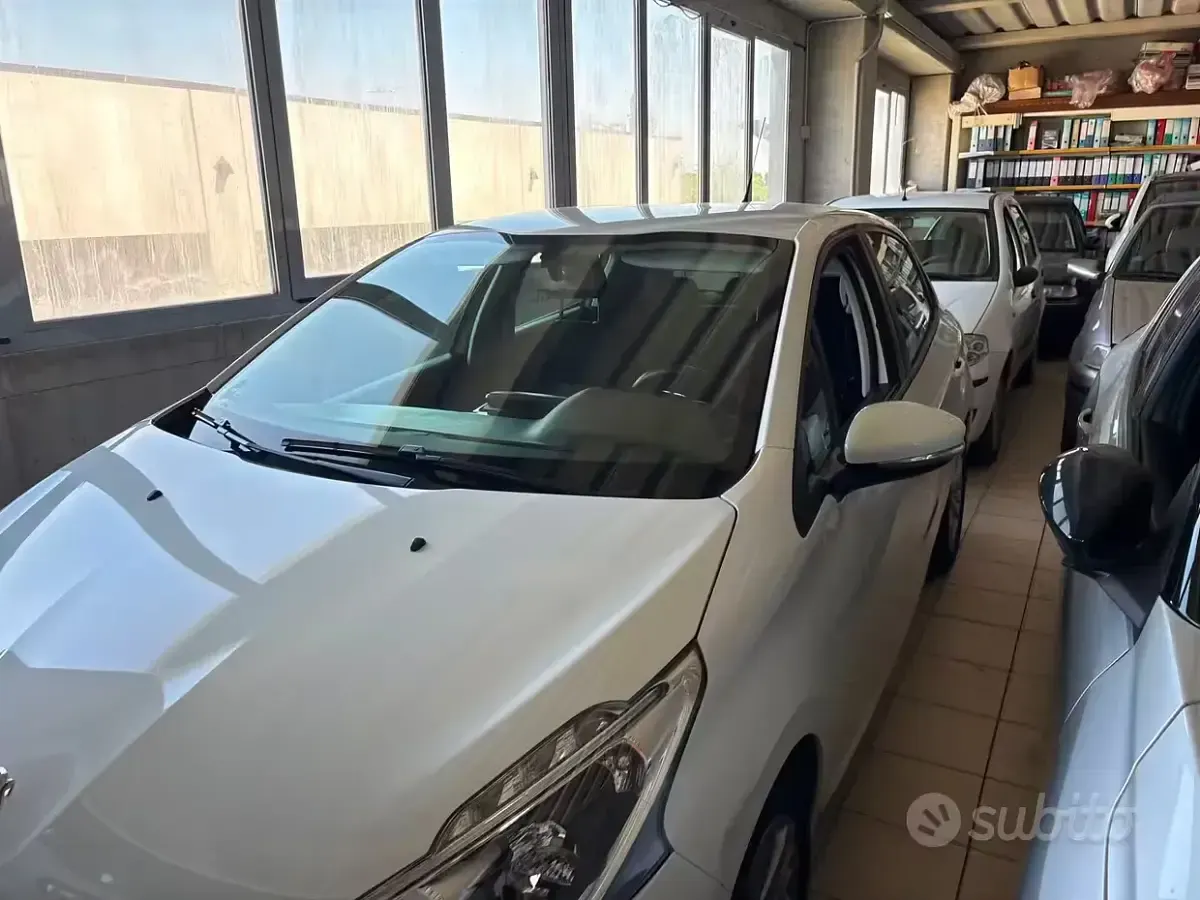 Usata Peugeot 208 75 CV (55 kW) 2020 Bianco Utilitaria
