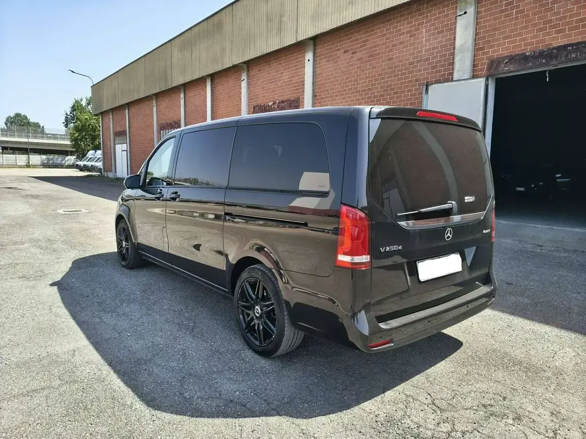 Usata Mercedes V250 190 CV (139 kW) 2023 Nero Monovolume