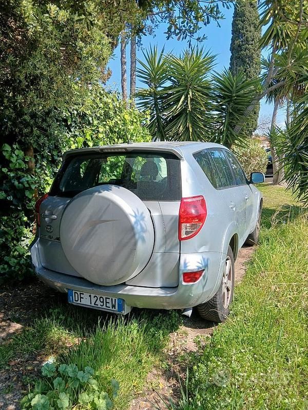 Usata Toyota RAV4 177 CV (130 kW) 2007 Grigio SUV