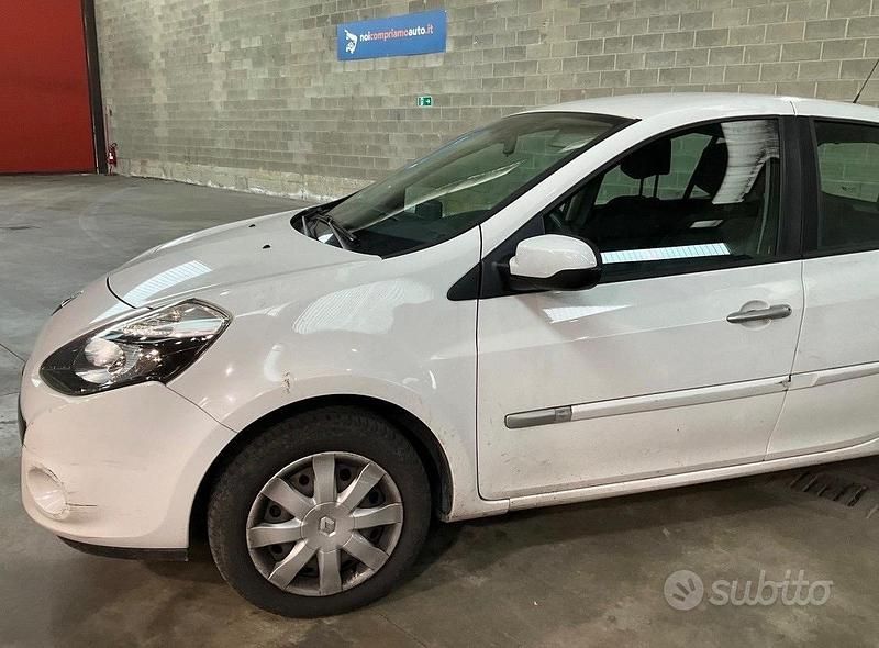 Brugt Renault Clio II Dynamique 75 HK (55 kW) 2010 Hvid Sedan