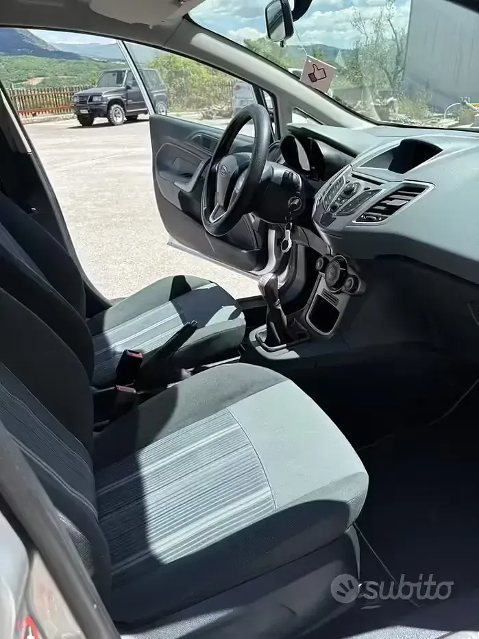 Usata Ford Fiesta 68 CV (50 kW) 2010 Grigio Utilitaria