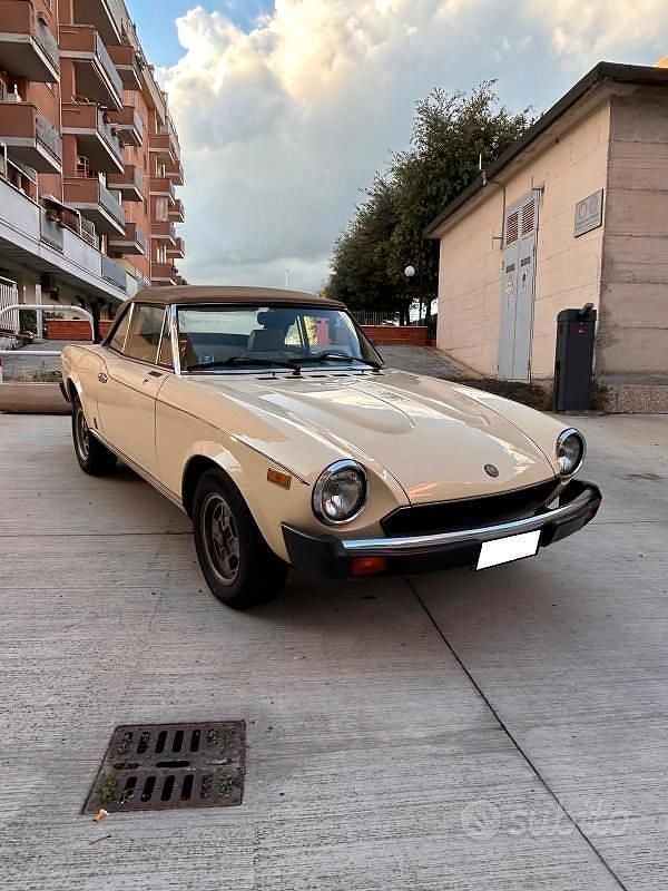 Beige Usata 1981 Fiat 124 Spider Sport Cabrio | 17.900 € - Immagine 1/4