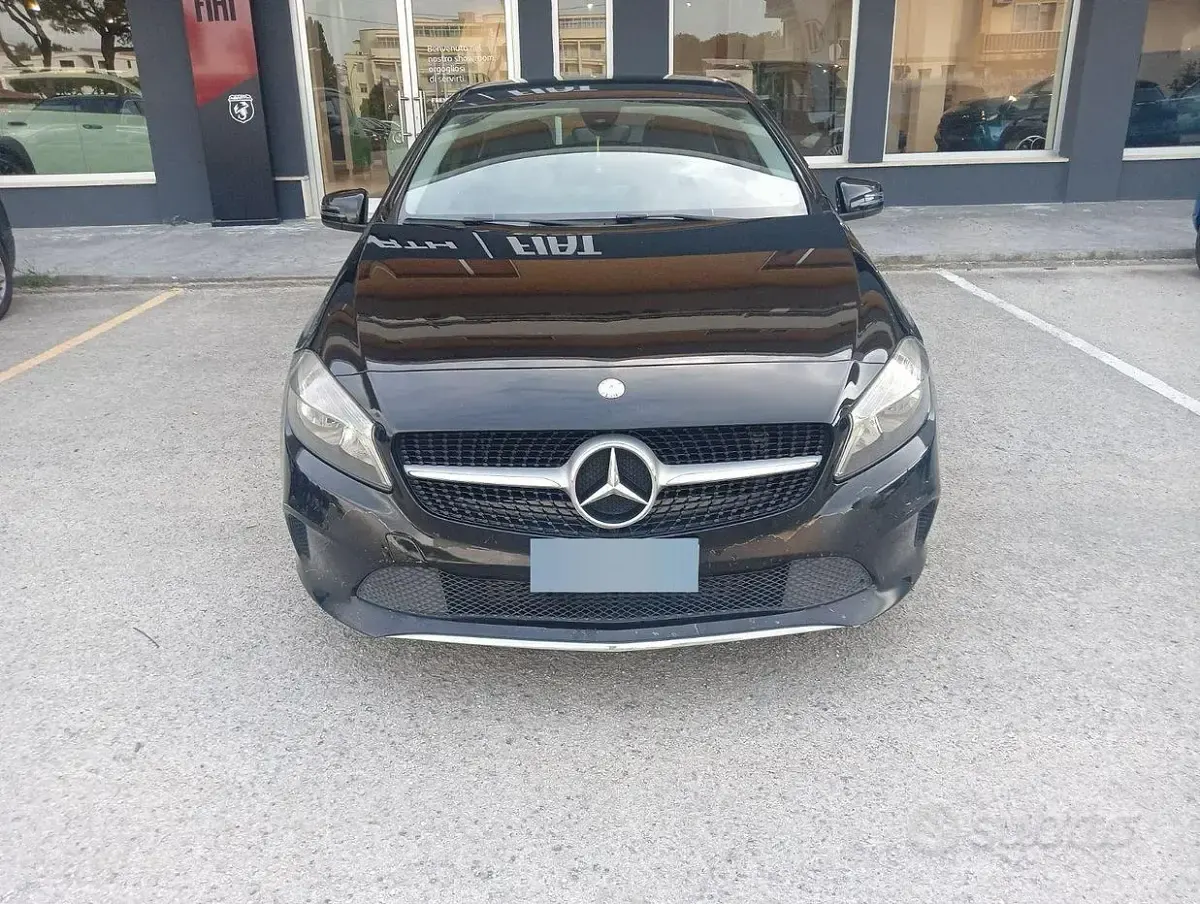 Usata Mercedes A200 136 CV (100 kW) 2016 Nero Utilitaria