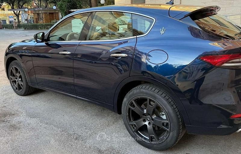 Usata Maserati Levante GT 330 CV (242 kW) 2022 Blu/azzurro SUV