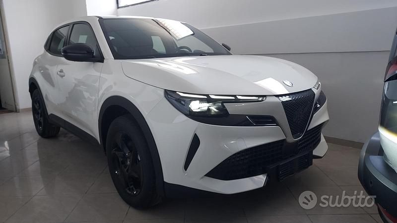 Nuova Alfa Romeo Junior 136 CV (100 kW) 2025 Bianco SUV