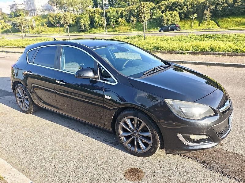 Usata Opel Astra Cosmo 131 CV (96 kW) 2014 Nero Berlina