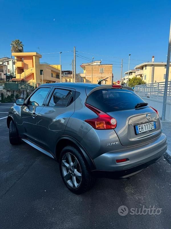Usata Nissan Juke Tekna 110 CV (80 kW) 2011 Grigio SUV