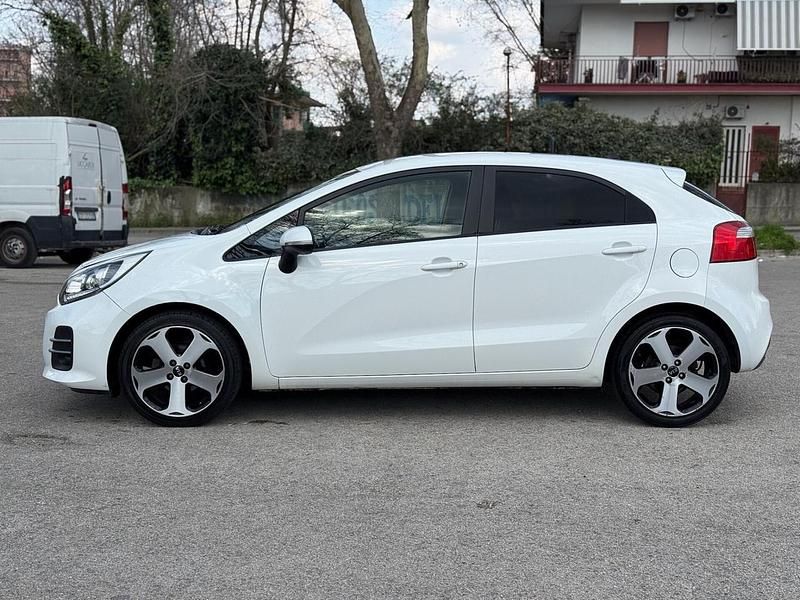 Usata Kia Rio 74 CV (54 kW) 2013 Bianco Berlina