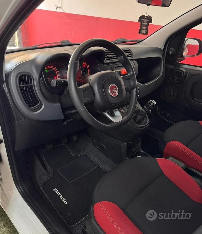 Usata Fiat Panda Lounge 70 CV (51 kW) 2017 Bianco Utilitaria