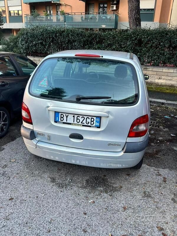 Usata Renault Scénic 100 CV (73 kW) 2002 Grigio Monovolume