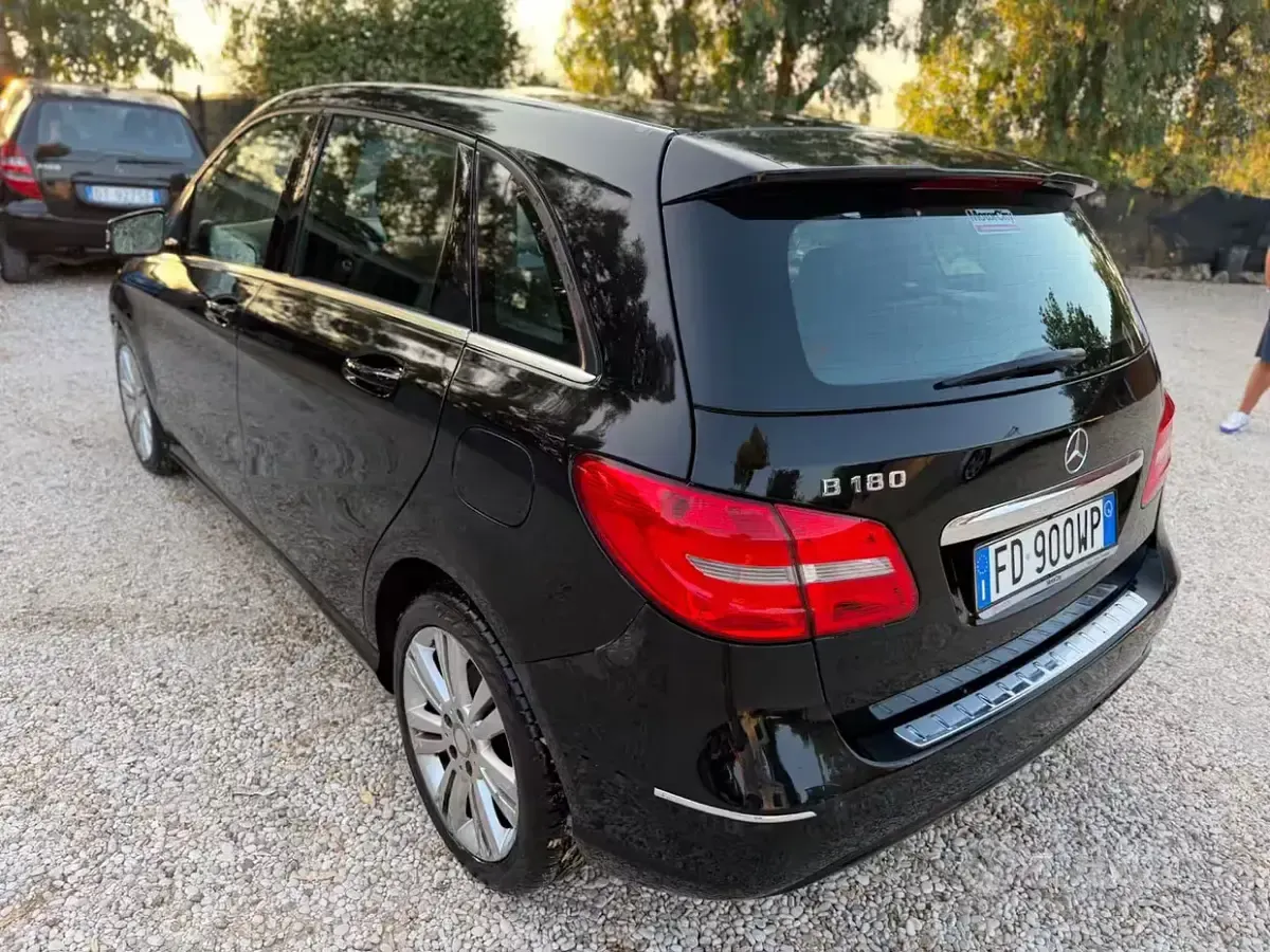 Usata Mercedes A180 Executive 122 CV (89 kW) 2013 Nero Utilitaria