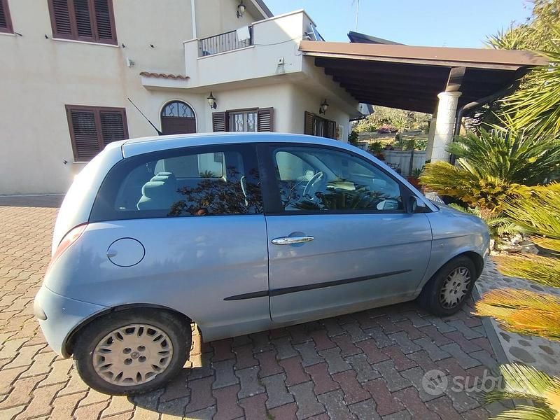 Usata Lancia Ypsilon 70 CV (51 kW) 2004 Utilitaria