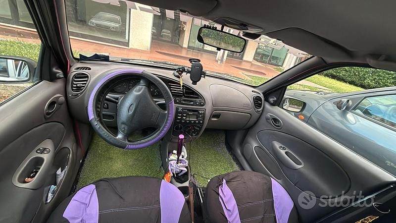 Usata Ford Fiesta 75 CV (55 kW) 2000 Grigio Berlina