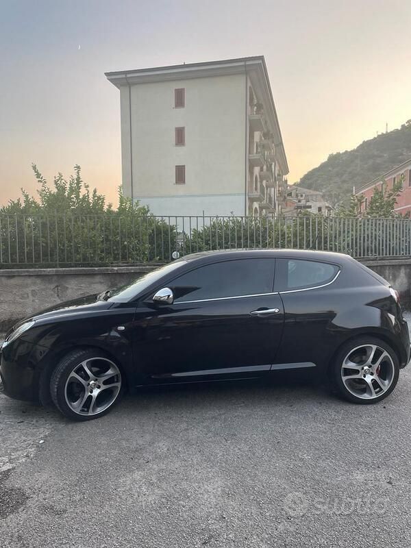 Nero Usata 2012 Alfa Romeo MiTo Due volumi | 4000 € (Buon prezzo) - Immagine 1/4