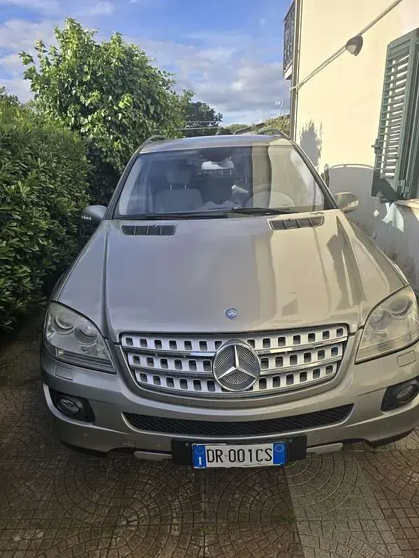 Usata Mercedes ML320 224 CV (164 kW) 2008 Grigio SUV
