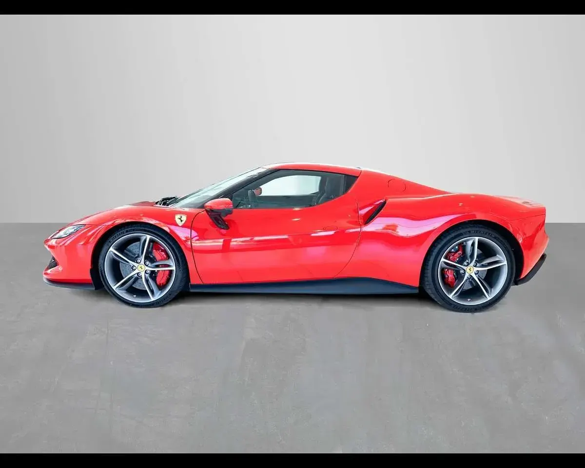 Usata Ferrari 296 663 CV (487 kW) 2025 Rosso Coupé