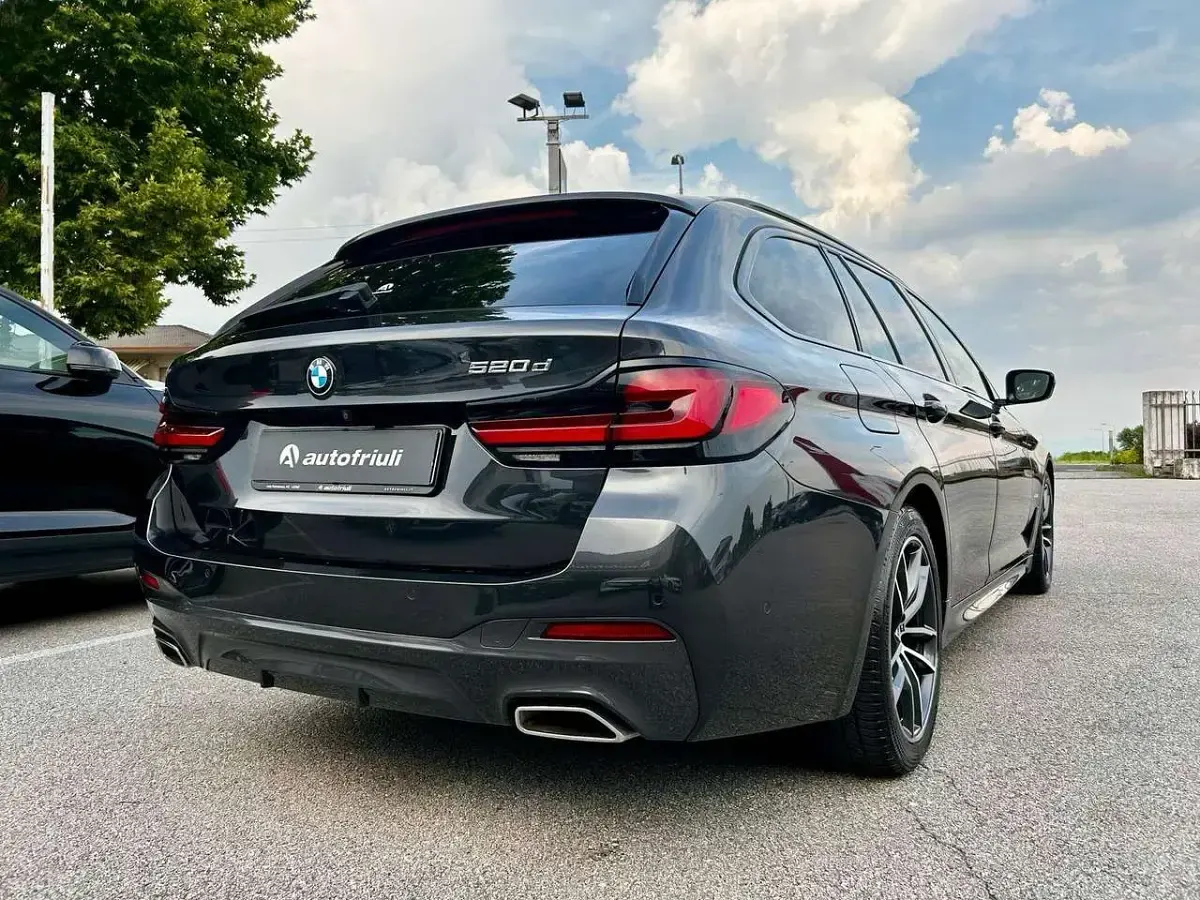 Usata BMW 520 M Sport 190 CV (139 kW) 2022 Sophisto grey brilliant effect Station wagon