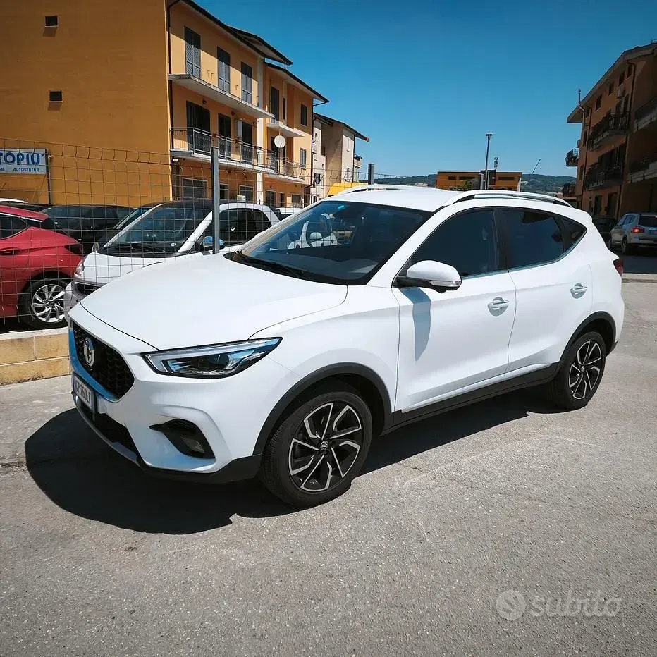 Usata MG ZS Luxury 111 CV (81 kW) 2023 Bianco SUV