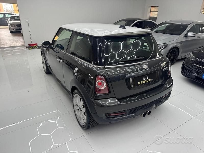 Usata Mini Cooper S 184 CV (135 kW) 2010 Grigio Utilitaria
