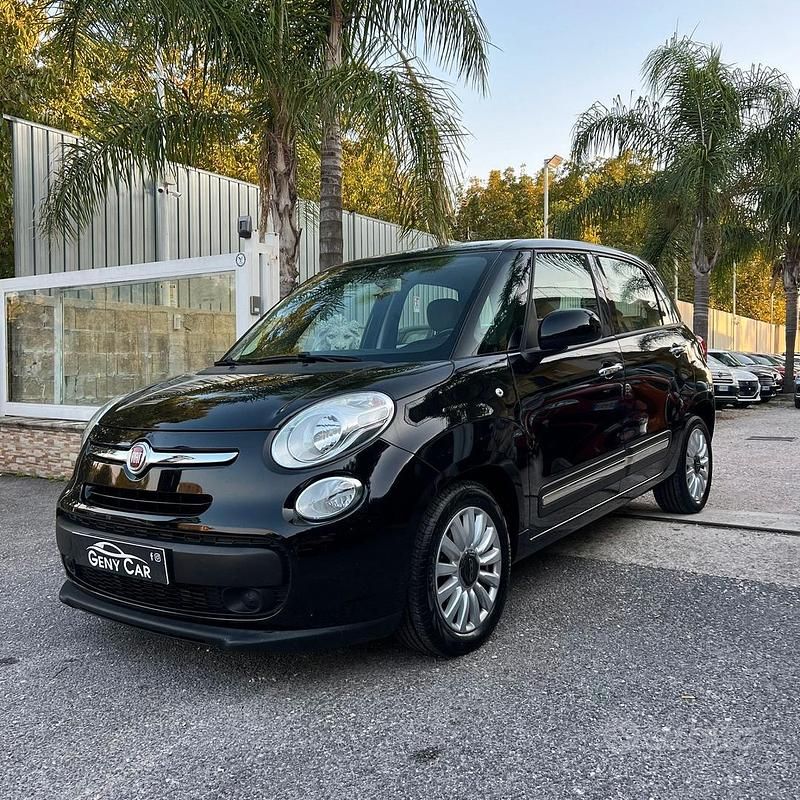 Nero Usata 2016 Fiat 500L Lounge Monovolume | 8900 € (Buon prezzo) - Immagine 1/4