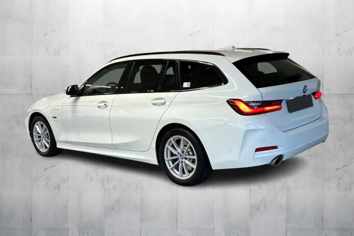 Usata BMW 330e 292 CV (214 kW) 2023 Bianco Station wagon