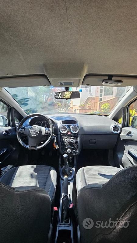 Usata Opel Corsa 90 CV (66 kW) 2015 Grigio Berlina
