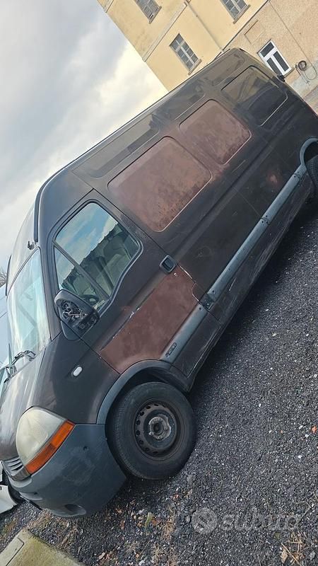 Usata Renault Master 101 CV (74 kW) 2009 Marrone Berlina