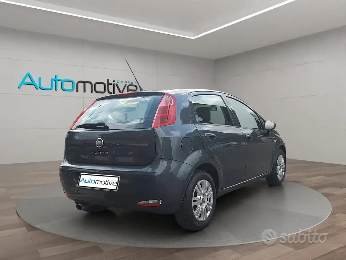 Usata Fiat Punto Lounge 77 CV (56 kW) 2016 Grigio Utilitaria