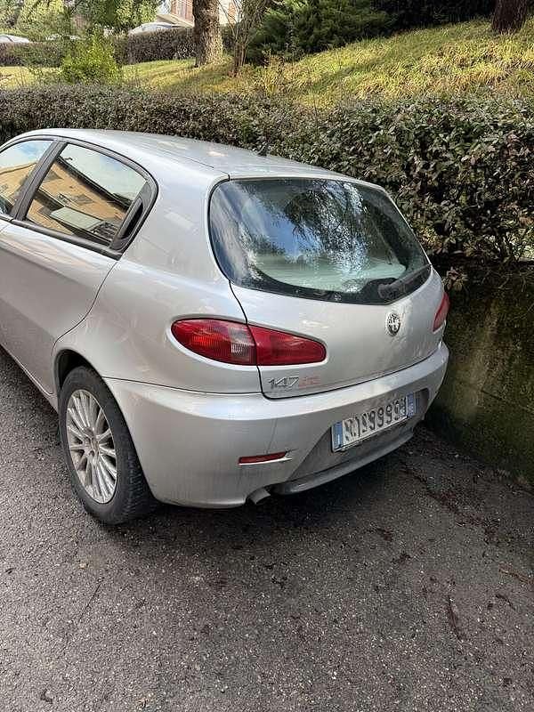 Usata Alfa Romeo 147 Distinctive 120 CV (88 kW) 2005 Utilitaria