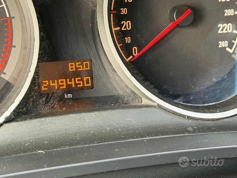 Usata Opel Zafira 150 CV (110 kW) 2006 Grigio Monovolume