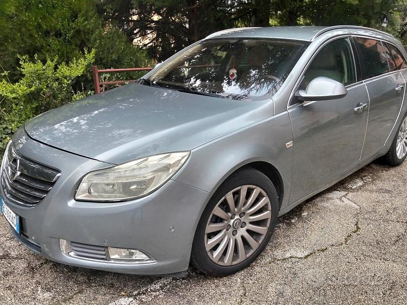 Usata Opel Insignia 140 CV (102 kW) 2010 Grigio Station wagon