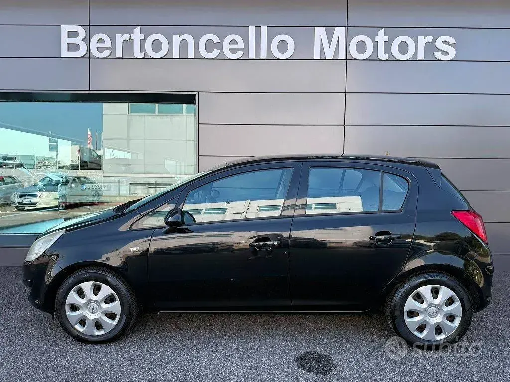 Usata Opel Corsa Cosmo 80 CV (58 kW) 2008 Nero Utilitaria