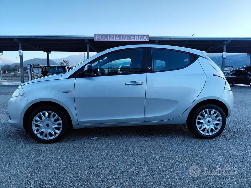 Usata Lancia Ypsilon 95 CV (69 kW) 2014 Grigio Utilitaria