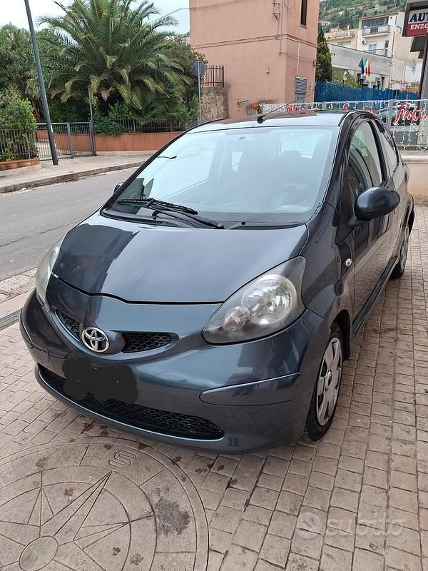 Usata Toyota Aygo 54 CV (39 kW) 2007 Grigio Utilitaria