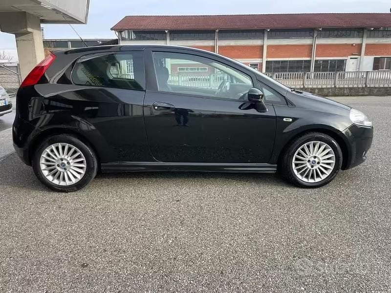 Usata Fiat Grande Punto Emotion 90 CV (66 kW) 2006 Nero Utilitaria