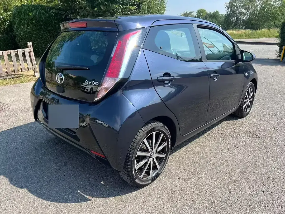 Usata Toyota Aygo 69 CV (50 kW) 2016 Bluazzurro Utilitaria