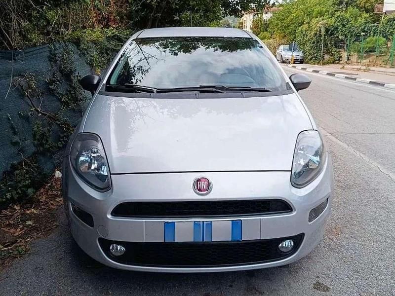 Argento Usata 2015 Fiat Punto Young Due volumi | 3990 € (Ottimo prezzo) - Immagine 1/4