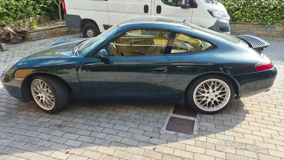 Usata Porsche 911 Carrera 4 300 CV (220 kW) 1999 Verde Coupé