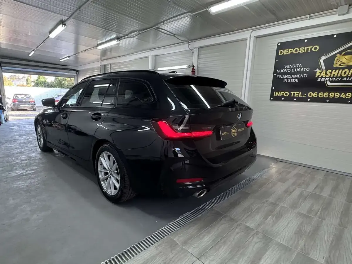 Usata BMW 316 122 CV (89 kW) 2023 Black moon Station wagon