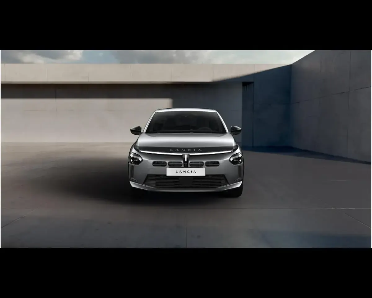 Nuova Lancia Ypsilon 99 CV (72 kW) 2026 Grigio Utilitaria