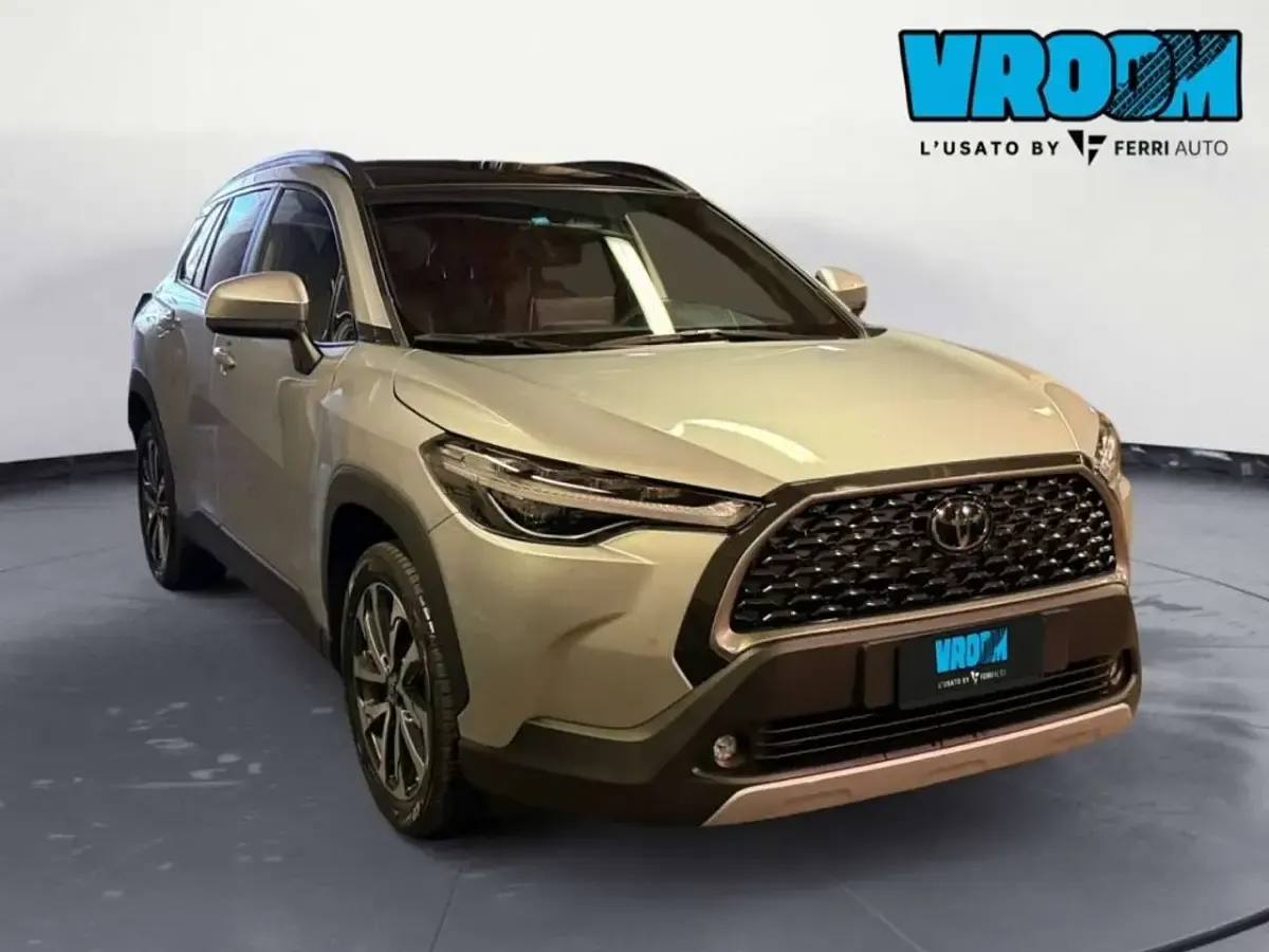 Usata Toyota Corolla Cross Lounge 152 CV (111 kW) 2024 Argento SUV